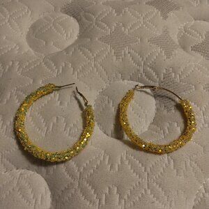 PRETTY AND SPARKLY GOLD HOOPS